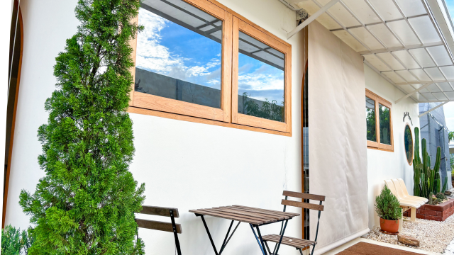 บริการติดตั้งหลังคากันสาดพับได้-ม่านม้วนแนวดิ่ง