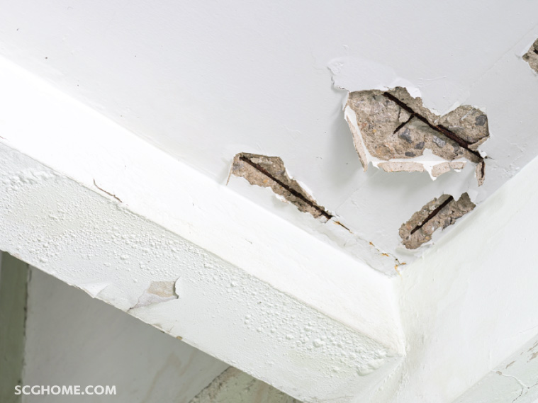 SingleImage ใต้พื้นดาดฟ้า ท้องพื้นระเบิด คอนกรีตแตกกะเทาะ