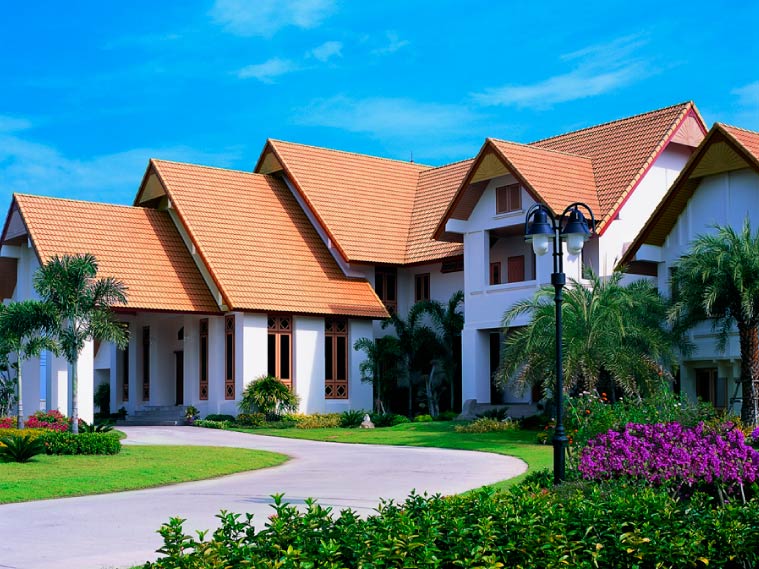 หลังคาจั่วไล่ระดับกับแบบบ้านสไตล์ร่วมสมัย