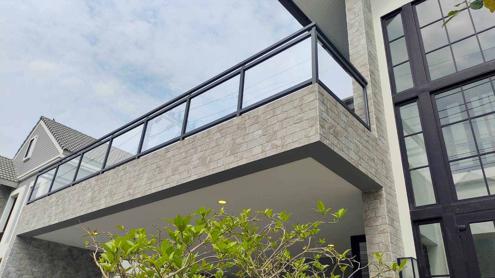 ราวกันตกอลูมิเนียมพร้อมบริการติดตั้ง