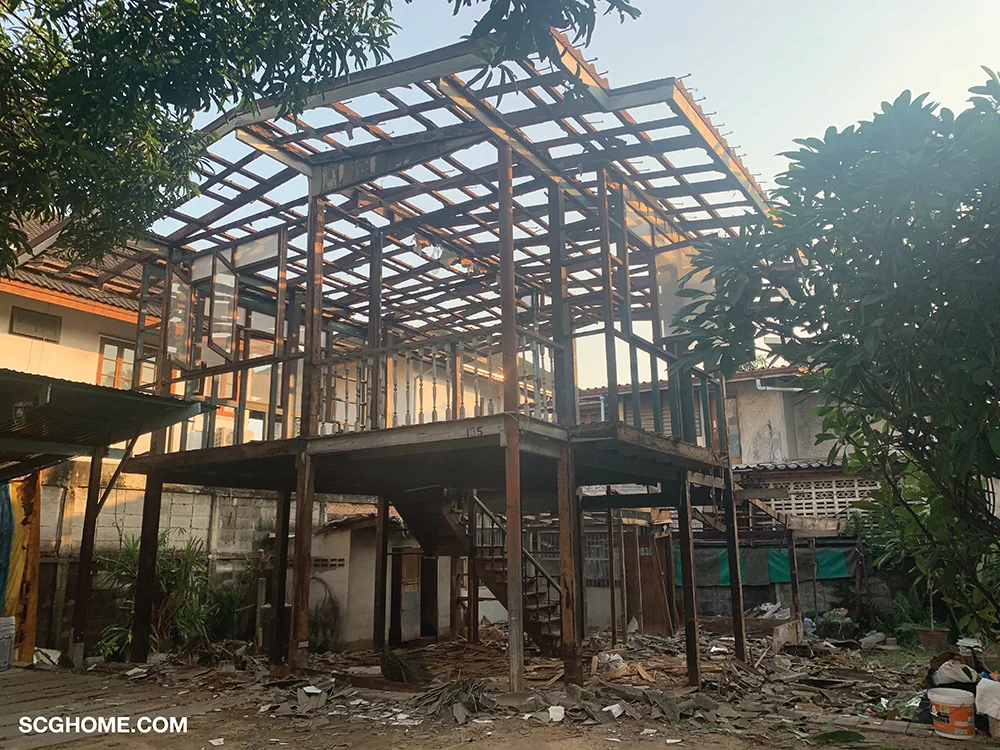 โครงสร้างบ้านไม้เก่าที่จะรีโนเวท