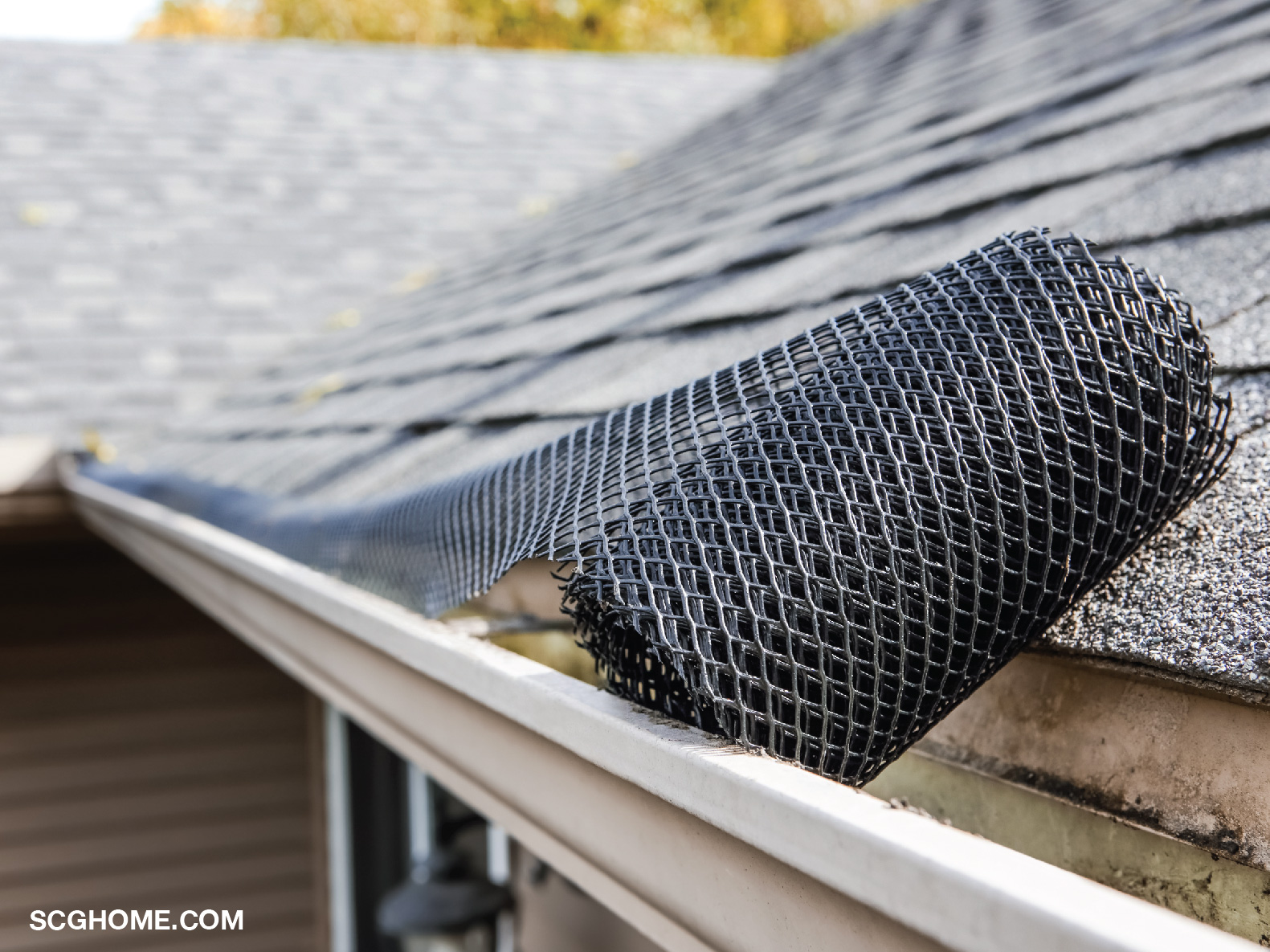 ตะแกรงพลาสติกปิดตลอดแนวรางน้ำฝน
