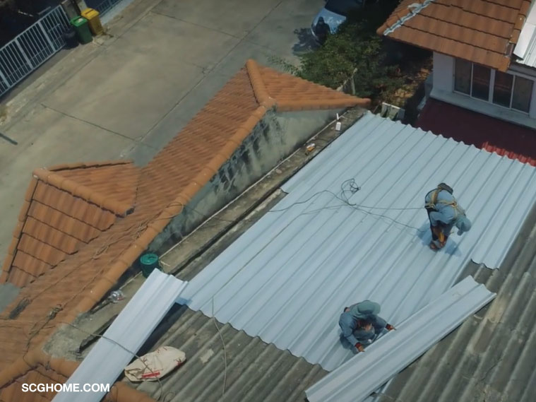 หลังคารั่ว ฝ้าซึม ซ่อมหลังคารั่ว ทาวน์เฮาส์ ทาวน์โฮม Top Up Roof ช่างซ่อมหลังคา SCG