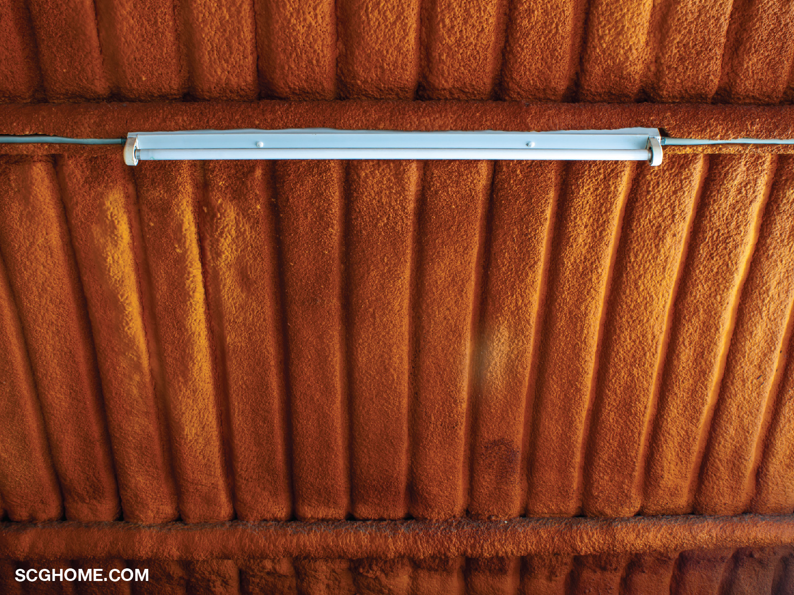 ฉนวนแบบพ่นใต้หลังคา