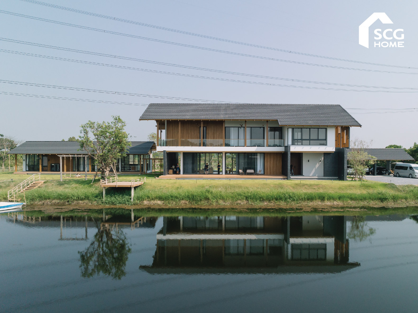 บ้านพักตากอากาศสไตล์โมเดิร์น ท่ามกลางบริบทธรรมชาติ