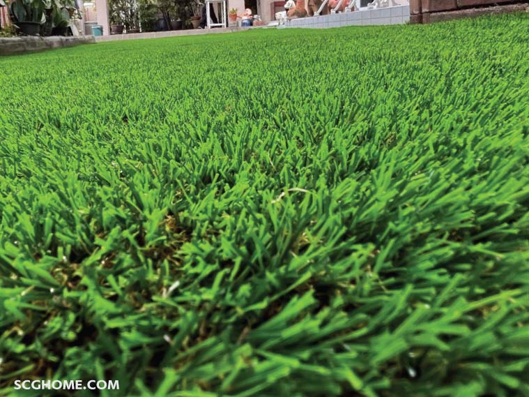 ปูหญ้าเทียมให้สวย เส้นหญ้าเรียงทิศทางเดียวกัน