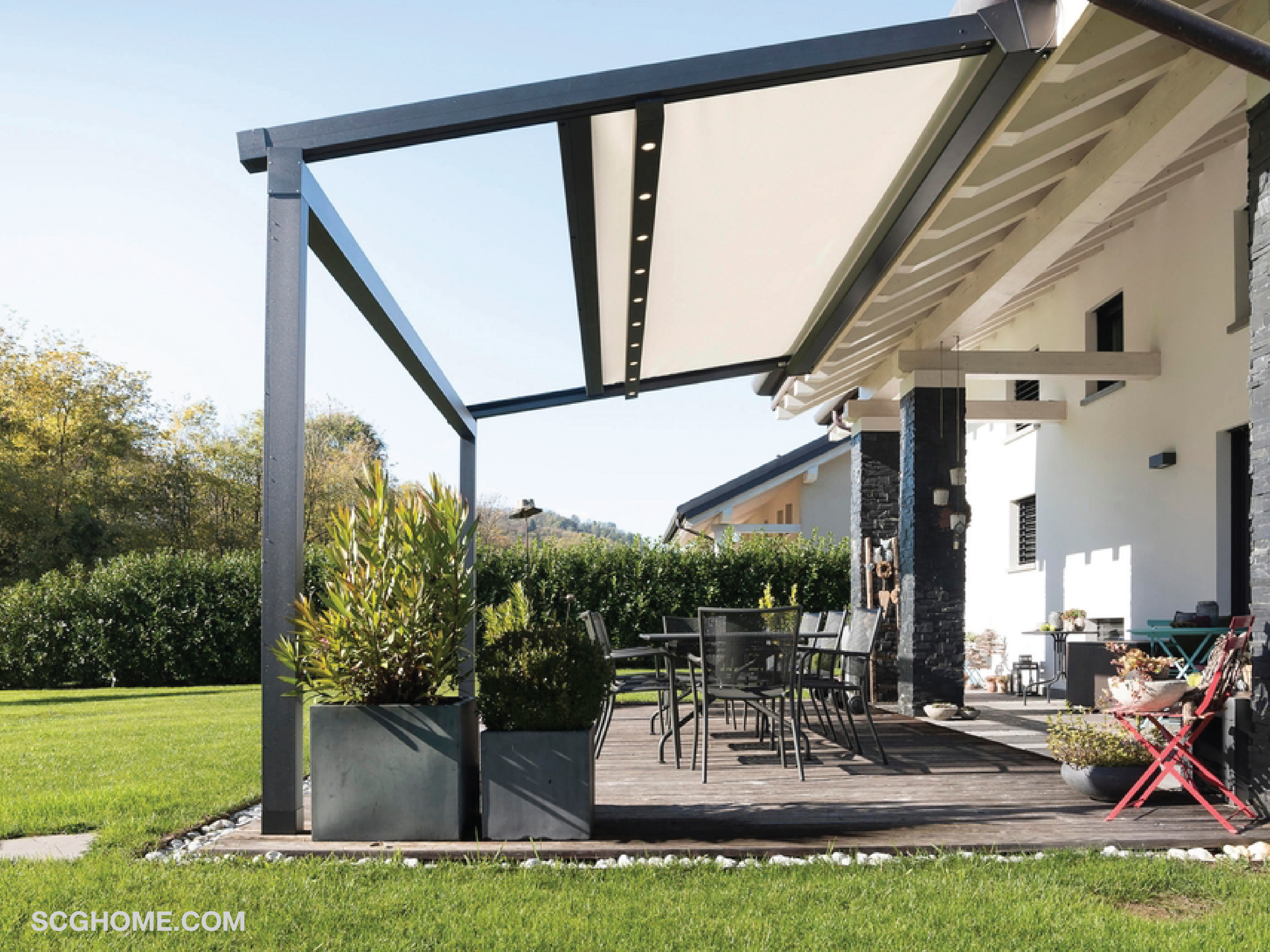 SCGHome ไอเดียต่อเติมพื้นที่กินข้าว กันสาดแบบเลื่อนเก็บได้ กันสาด ม่านม้วน โรงรถ ต่อเติมหลังคา