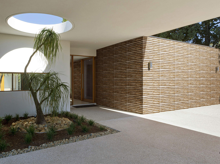 เพิ่มดีเทลลายไม้ให้ผนังภายนอกบ้านสวยอย่างแตกต่าง