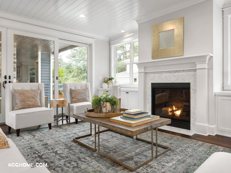 ฝ้าไม้ทาสีขาวในห้องสีขาวสไตล์วินเทจ