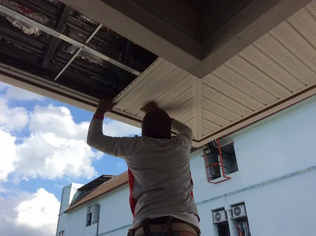 ฝ้าชายคาระบายอากาศไวนิล-SCG-พร้อมติดตั้ง-By-Q-Chang