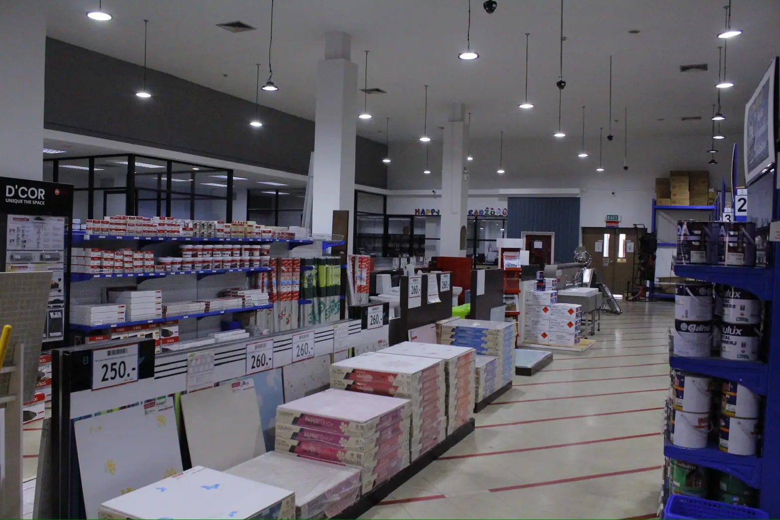 สถาพรวัฒนา ค้าวัสดุก่อสร้าง โซน กระเบื้อง สี และอุปกรณ์อื่นๆ