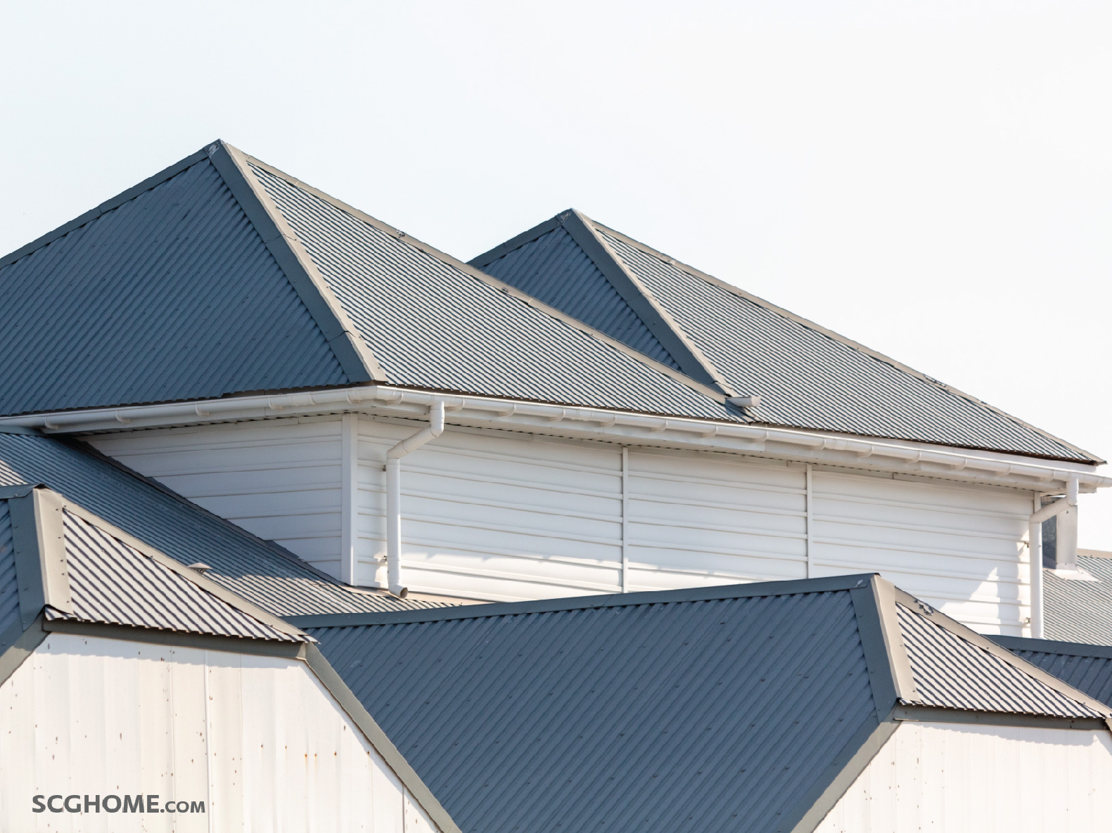 แผ่นเมทัลชีทลอนผนัง