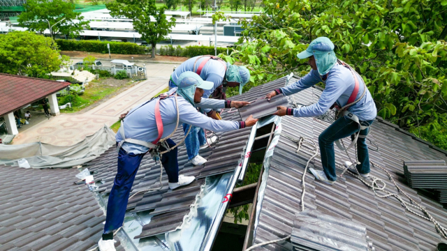 บริการเปลี่ยนกระเบื้องหลังคาใหม่ทั้งผืน-by-SCG