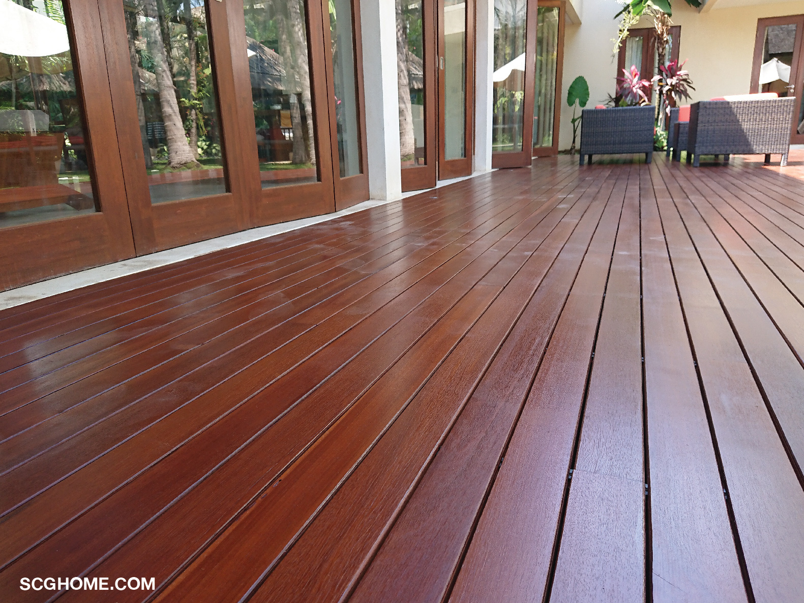 พื้นระเบียงไม้จริง