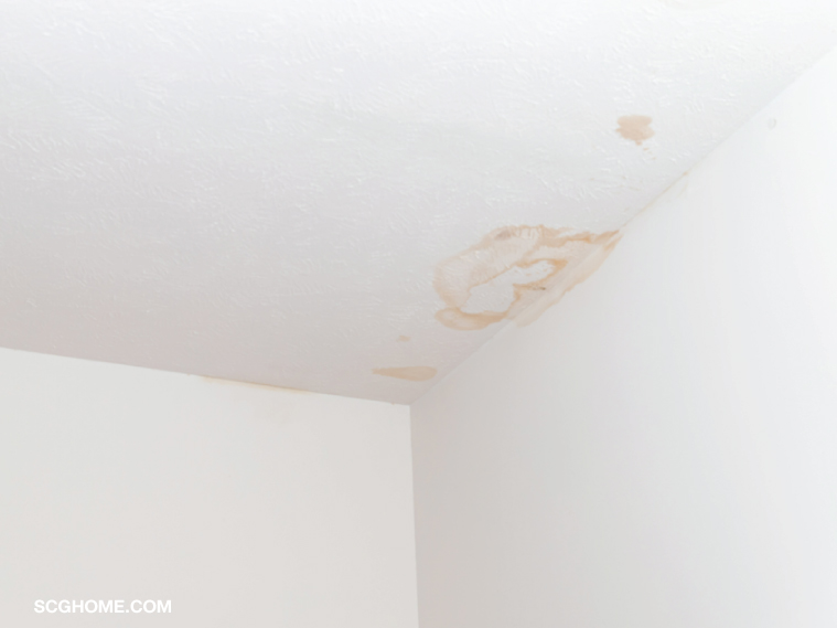 ฝนตกหลังคารั่ว ซ่อมหลังคารั่ว ช่างซ่อมหลังคา ซ่อมหลังคา SCG วิธีแก้หลังคารั่ว ฝ้าเพดานรั่ว หลังคารั่วฝ้าซึม