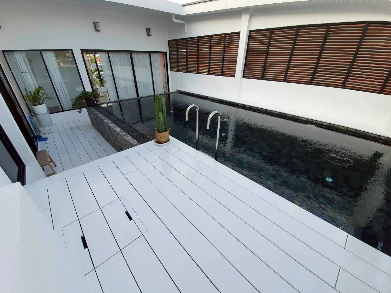 ติดตั้งระเบียงไม้เทียม-by-BM-Smart-Living