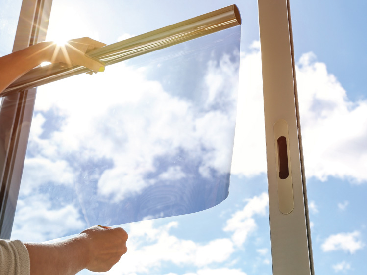 กันร้อน สร้างนิรภัยให้บ้าน เลือกกระจกลามิเนต หรือกระจกติดฟิล์มดี?