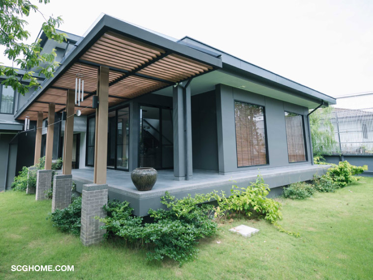 บ้านโมเดิร์นโทนสีเทา กับระแนงไม้ลุคอบอุ่น