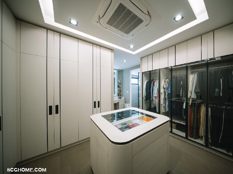 Walk-in Closet ในห้องนอนเจ้าของบ้าน