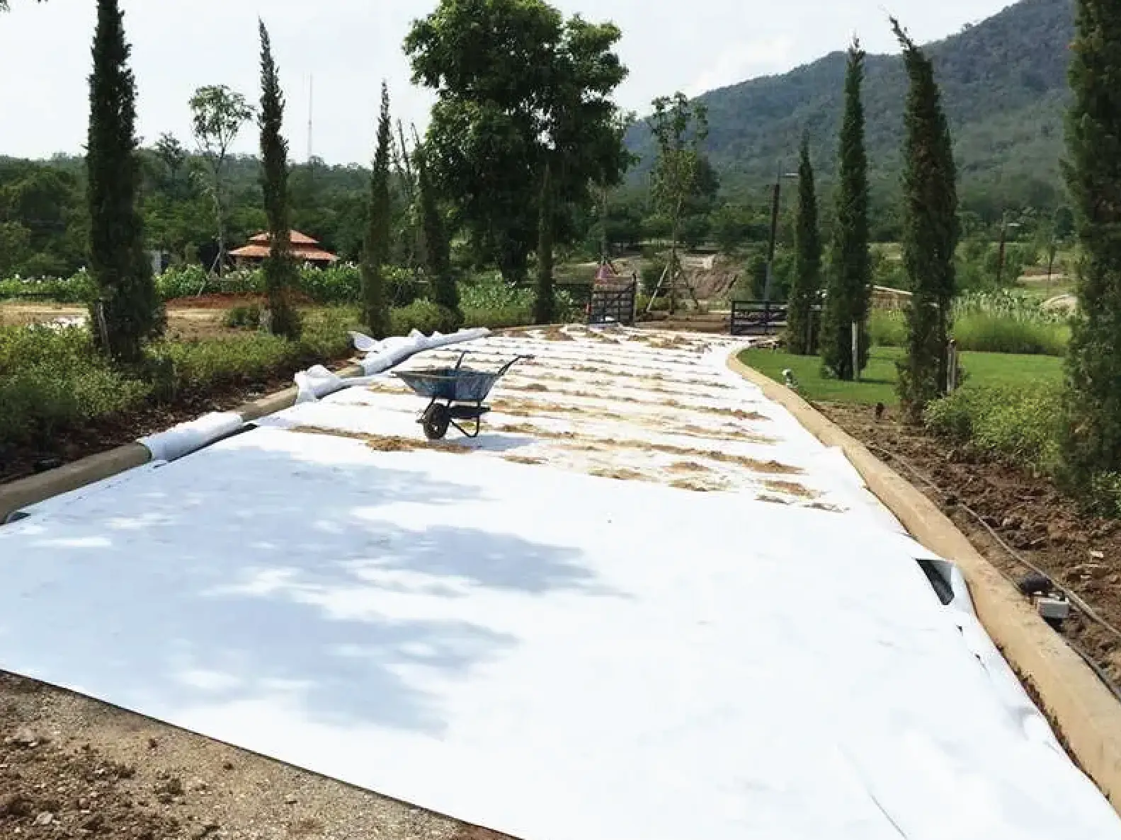แผ่นใยสังเคราะห์ Geotextile ก่อนลงทรายปรับระดับ