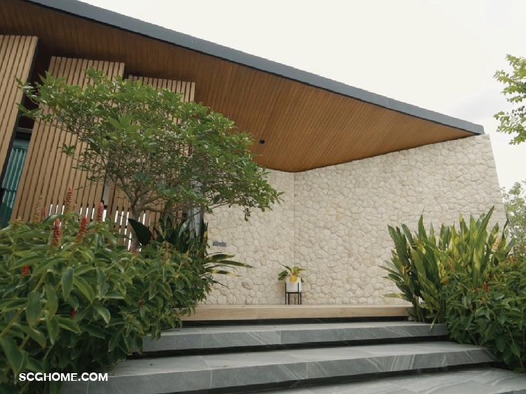 หน้าบ้านสวยโดดเด่น แต่ยังคงความเป็นส่วนตัว