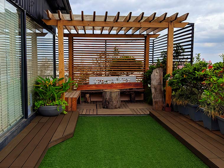 ไอเดียแต่งสวนดาดฟ้า สวนระเบียง ขนาดเล็กน่านั่ง