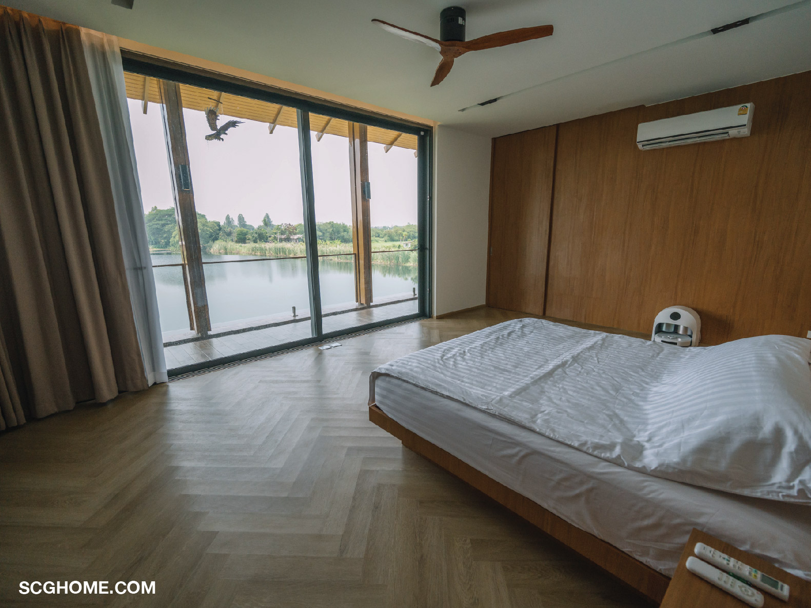 ห้องนอนมองเห็นวิวบึงเต็มที่