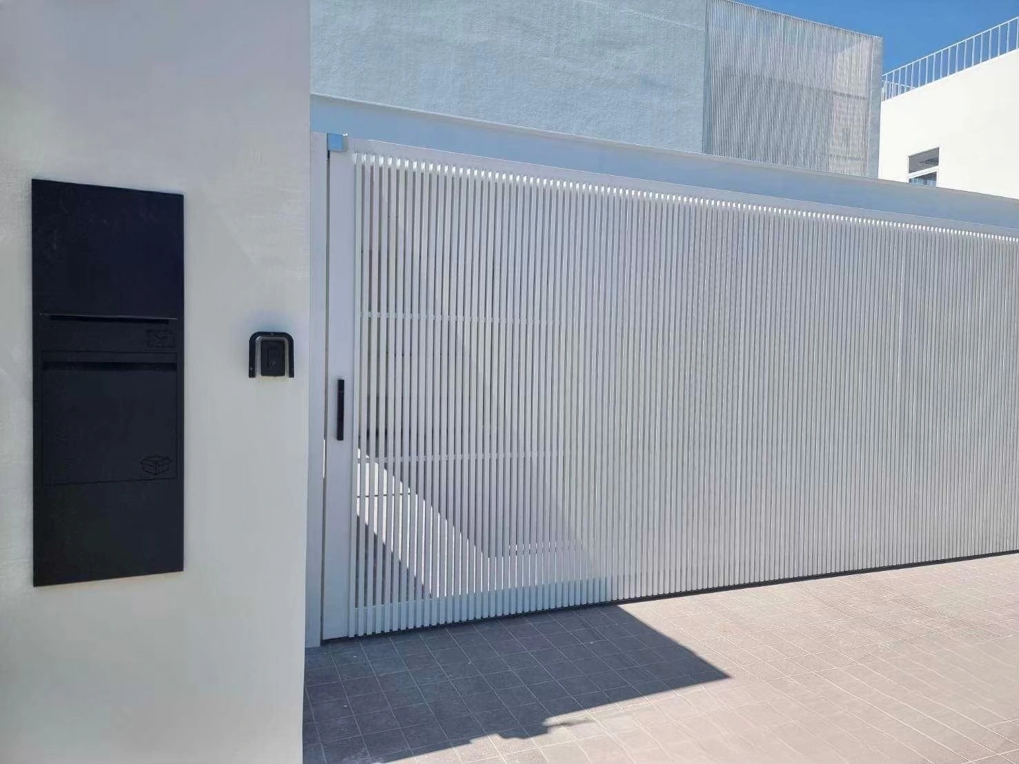 บริการติดตั้ง-ประตูรั้วอลูมิเนียม-Hausen