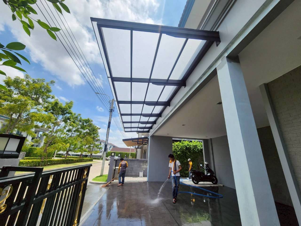 บริการติดตั้งหลังคาโรงรถ-กันสาด-by-BM-Smart-Living