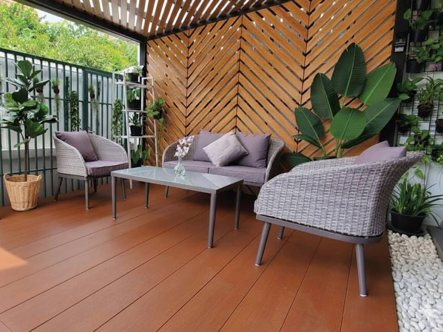 Chill Zone: โปร่งแต่ไพรเวท ฟีลดีหน้าบ้าน