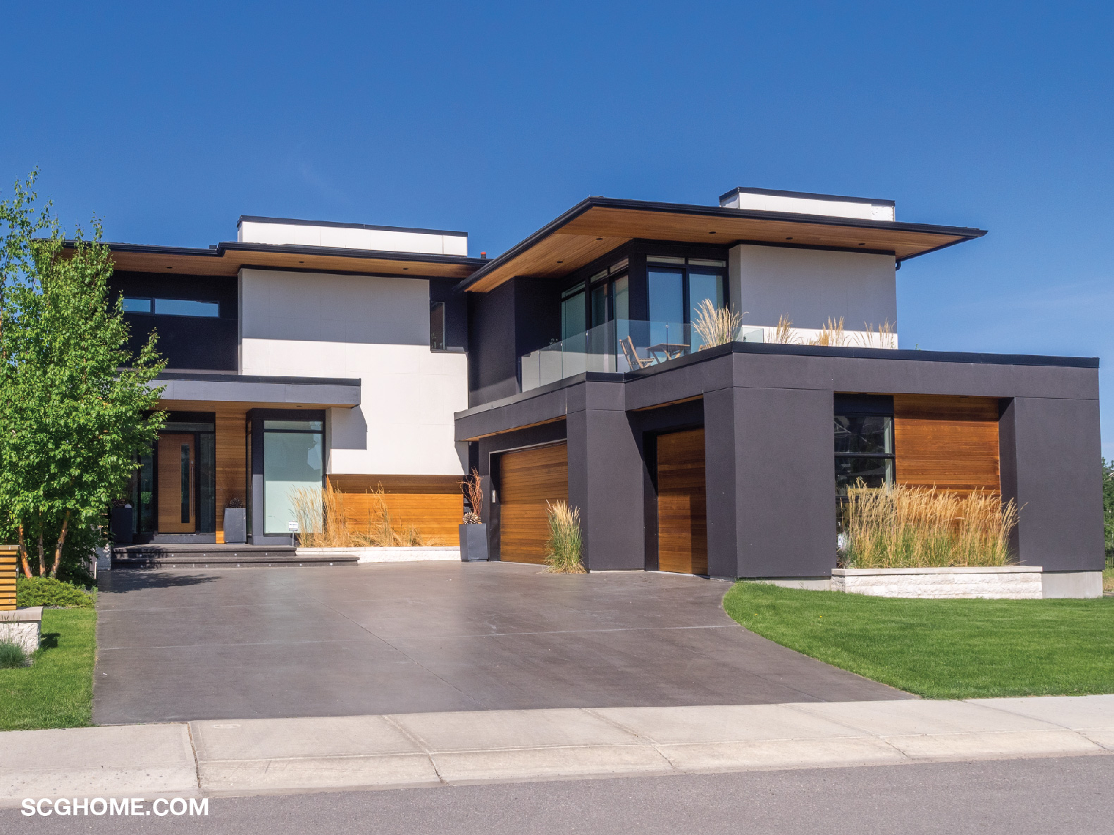 ชายคาบ้านยื่นยาว