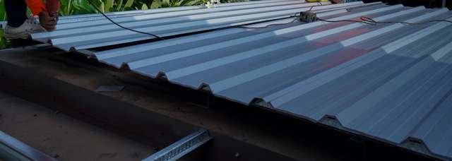 บริการติดตั้งหลังคาเมทัลชีทพร้อมฉนวน-PU-บนหลังคาเดิม-by-Q-Chang