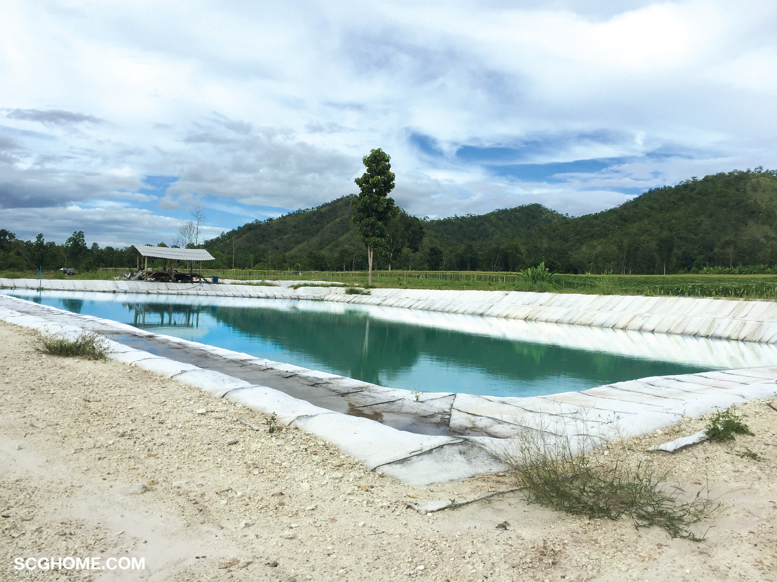 การทำดาดขอบสระน้ำด้วยผ้าใบคอนกรีต