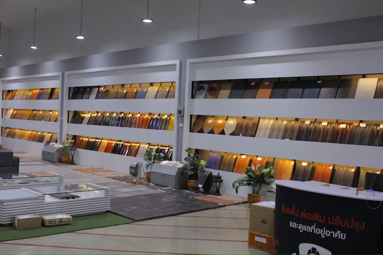 สถาพรวัฒนา ค้าวัสดุก่อสร้าง โซน กระเบื้องหลังคา