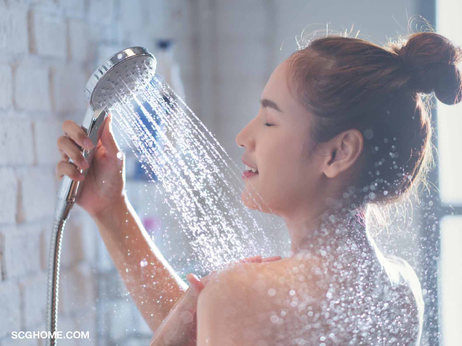 การอาบน้ำจากเครื่องทำน้ำอุ่น เครื่องทำน้ำร้อน