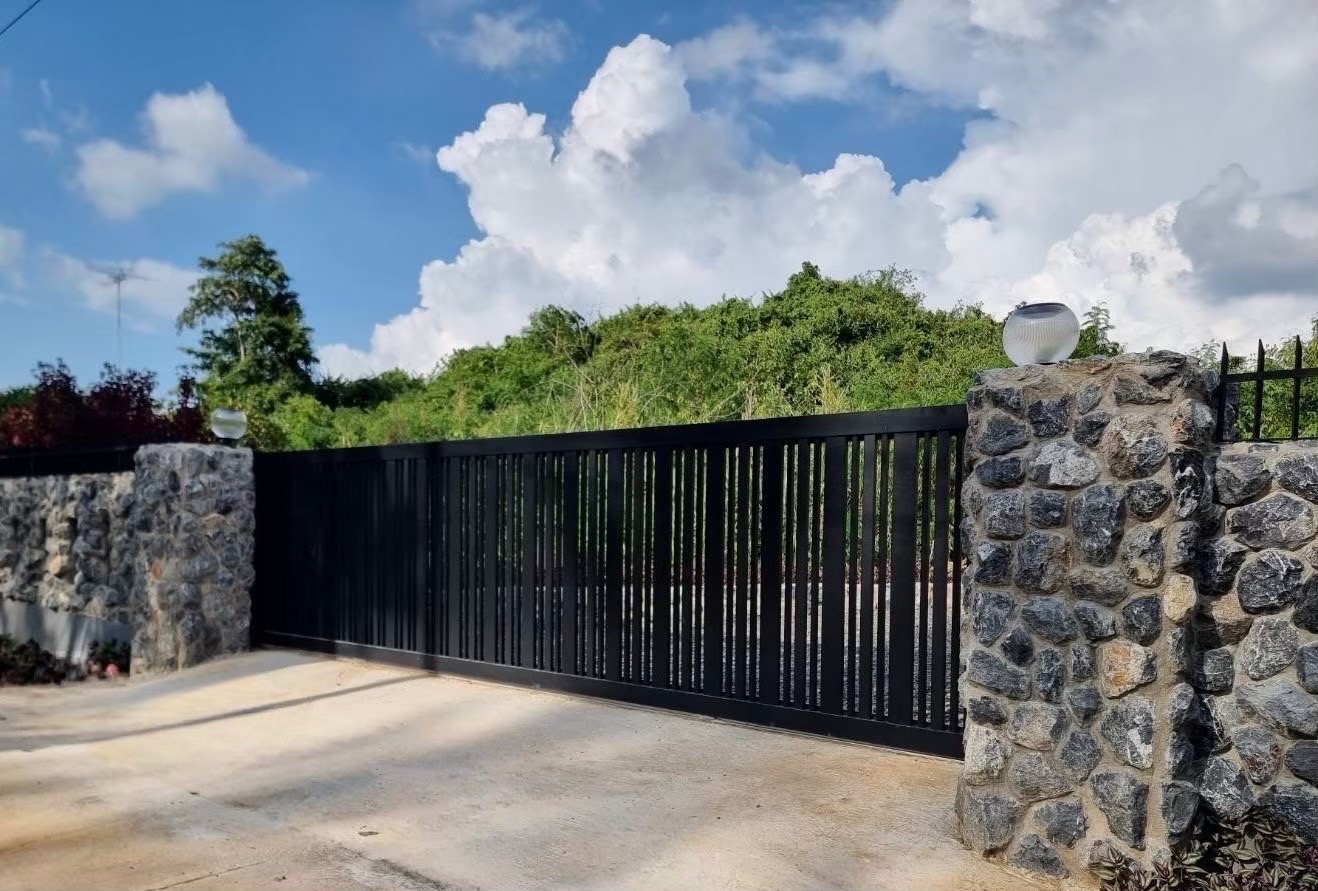 บริการติดตั้ง-ประตูรั้วอลูมิเนียม-Hausen