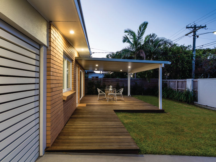 ตกแต่งต่อเติมระเบียงนั่งเล่นพักผ่อนในสวนสวย