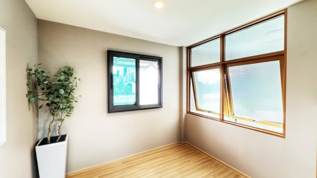 ติดตั้งประตูหน้าต่างอลูมิเนียมและมุ้งลวดนิรภัย