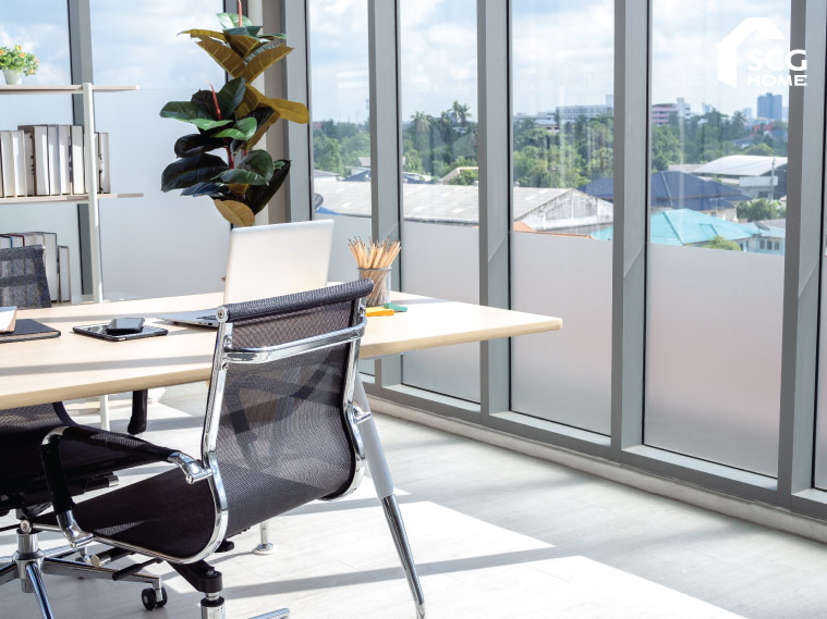 เลือกฟิล์มติดกระจกบ้านกันร้อน “ฟิล์มธรรมดา” Vs “ฟิล์มเซรามิก” ต่างกันอย่างไร