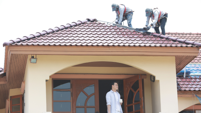 บริการเปลี่ยนกระเบื้องหลังคาใหม่ทั้งผืน-by-SCG