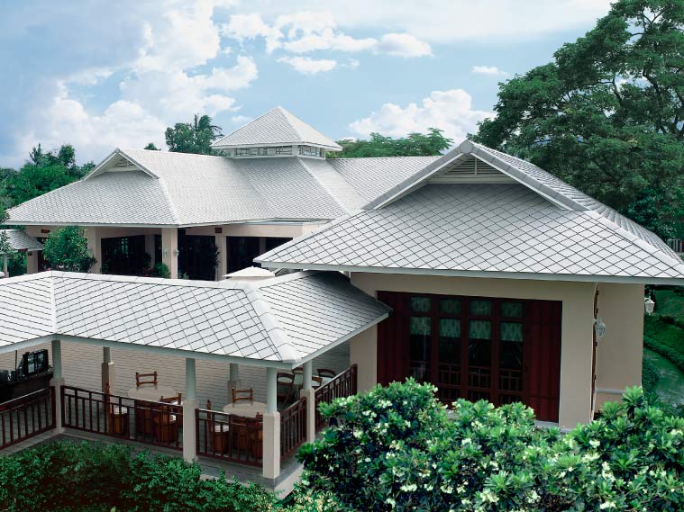 บ้านสไตล์ไทยประยุกต์กับหลังคาทรงมนิลาโทนสีสะอาดตา