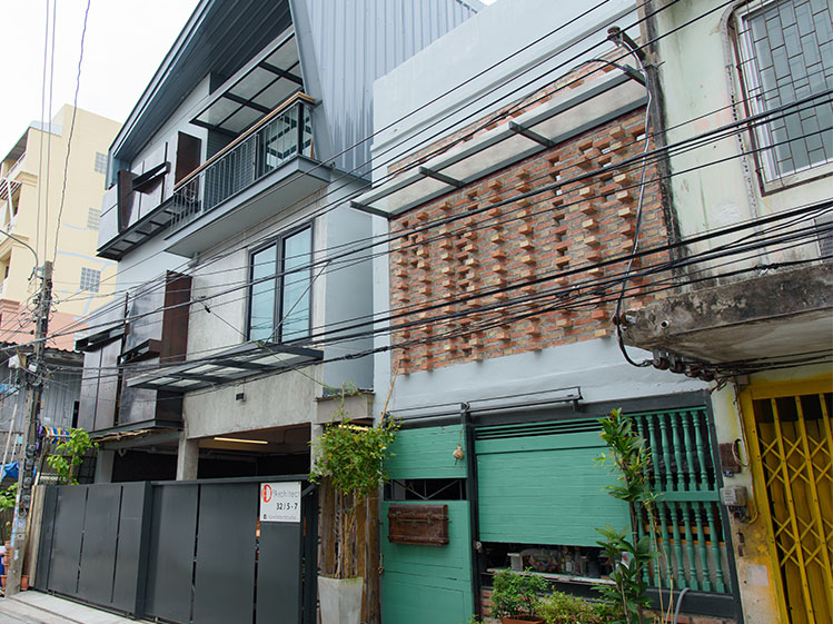 รีโนเวทตึกแถวเก่าให้เป็นโฮมออฟฟิศสุดเท่สไตล์ลอฟต์ & เรโทร