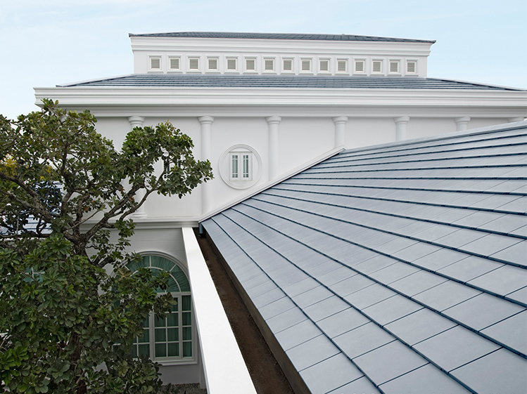 บ้านสไตล์คลาสสิกกับผืนหลังคาเรียบสง่า