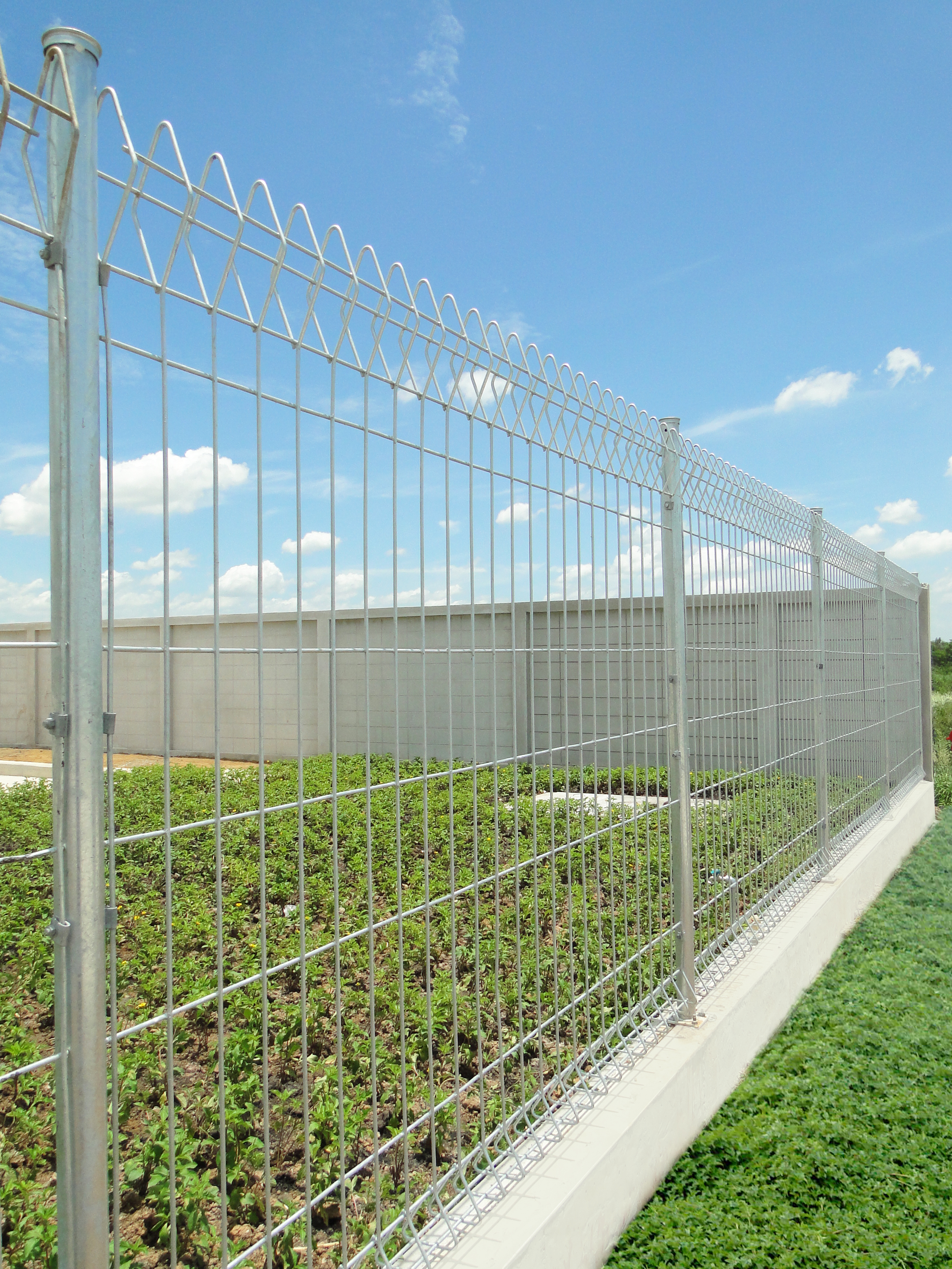 รั้วสำเร็จรูปพร้อมติดตั้ง