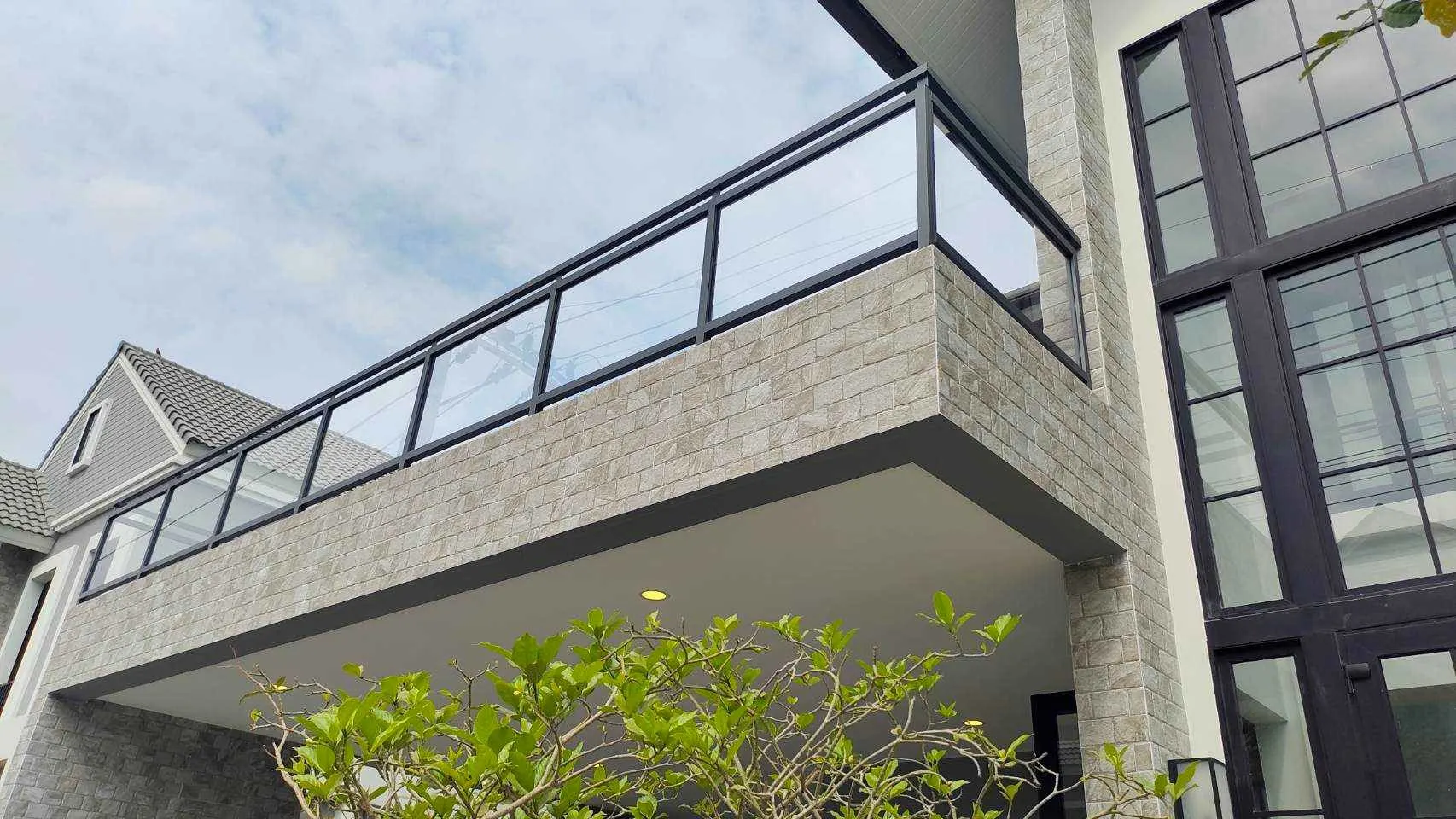 ราวกันตกอลูมิเนียมพร้อมบริการติดตั้ง