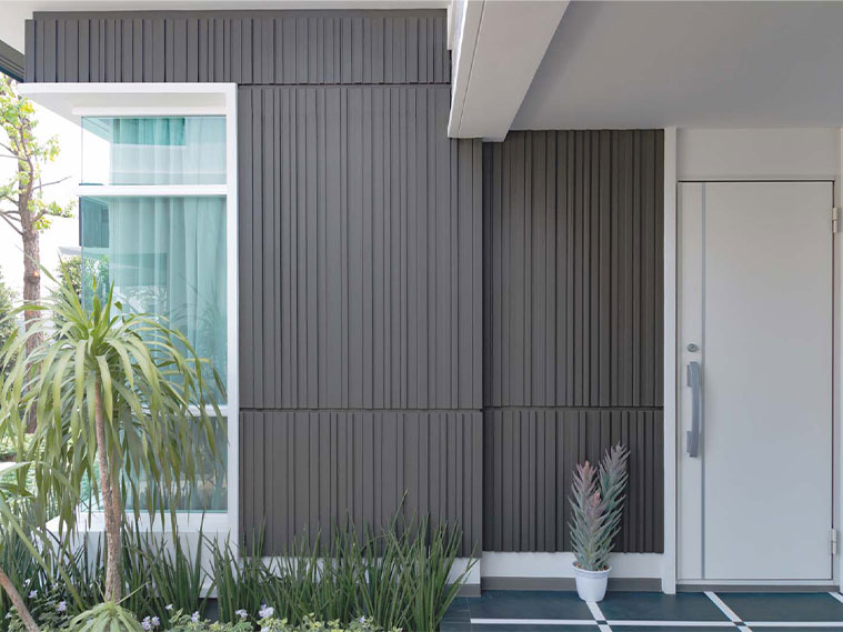 แต่งผนังบ้านภายนอกให้สวยมีมิติด้วยไม้ตกแต่งผนังลวดลายเล่นระดับ