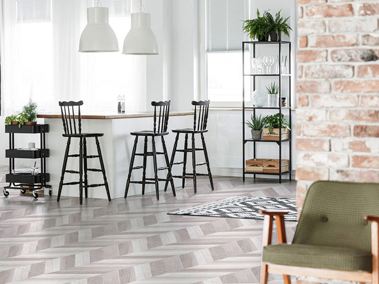 มุมดื่มสังสรรค์เล็กๆ กับลุคขาวเทาดำสไตล์วินเทจ