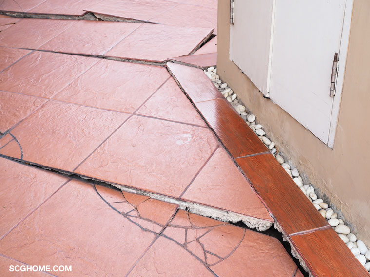 ดินทรุด พื้นแตก พื้นทรุดกระเบื้องแตก ดินทรุดรอบบ้าน ซ่อมพื้นบ้านทรุด พื้นบ้านทรุด แก้ไข