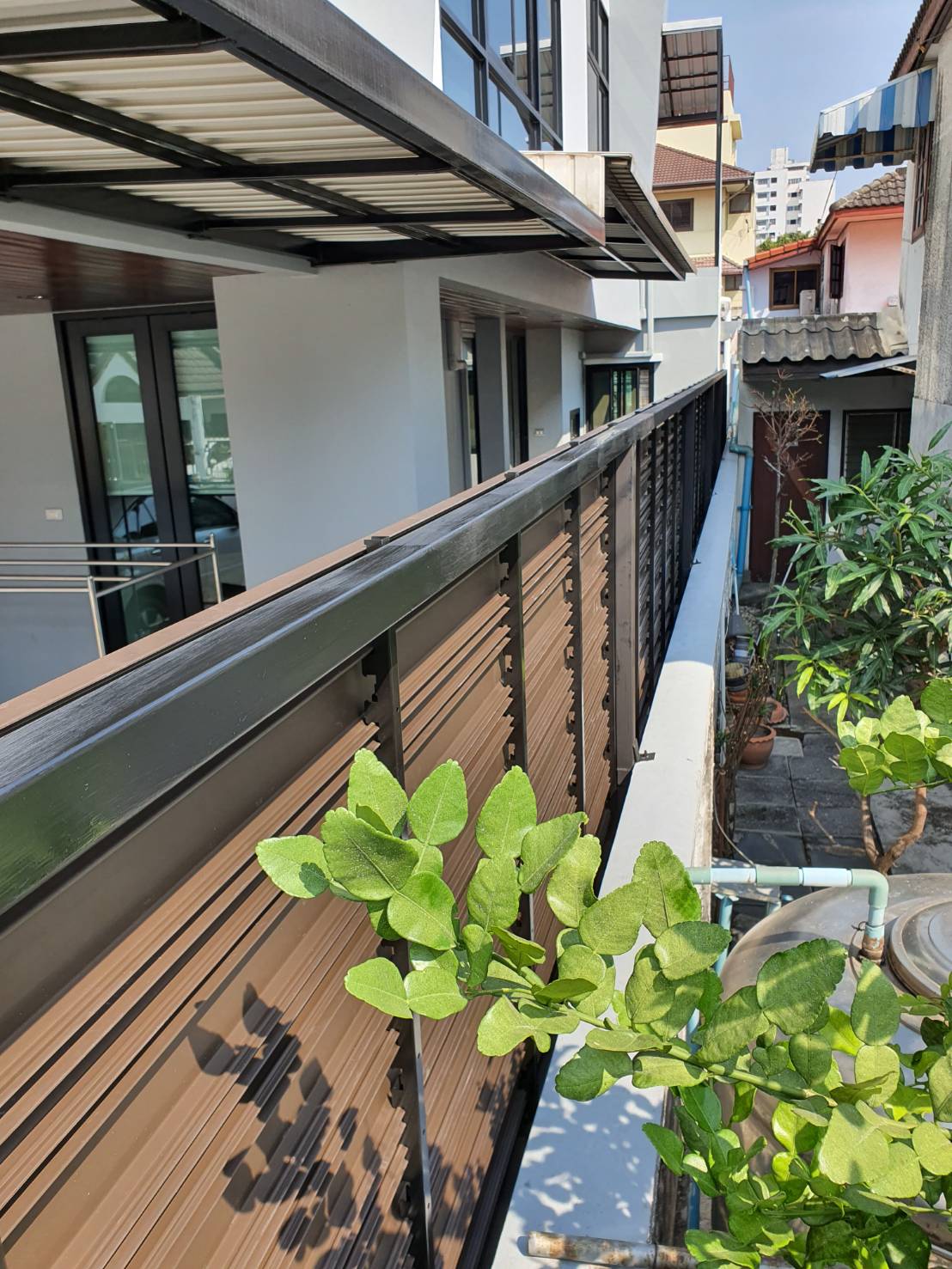 บริการติดตั้งระแนงไม้เทียม by BM Smart Living