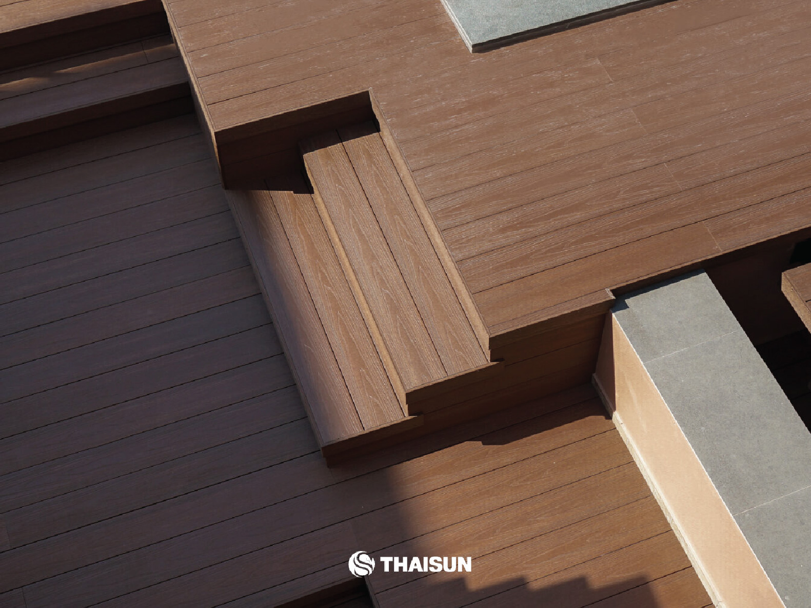 พื้นระเบียงสวยเนี้ยบ